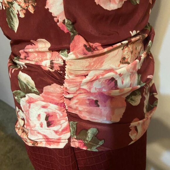 Burgandy skirt and matching floral blouse with removable gold necklace - Picture 5 of 13